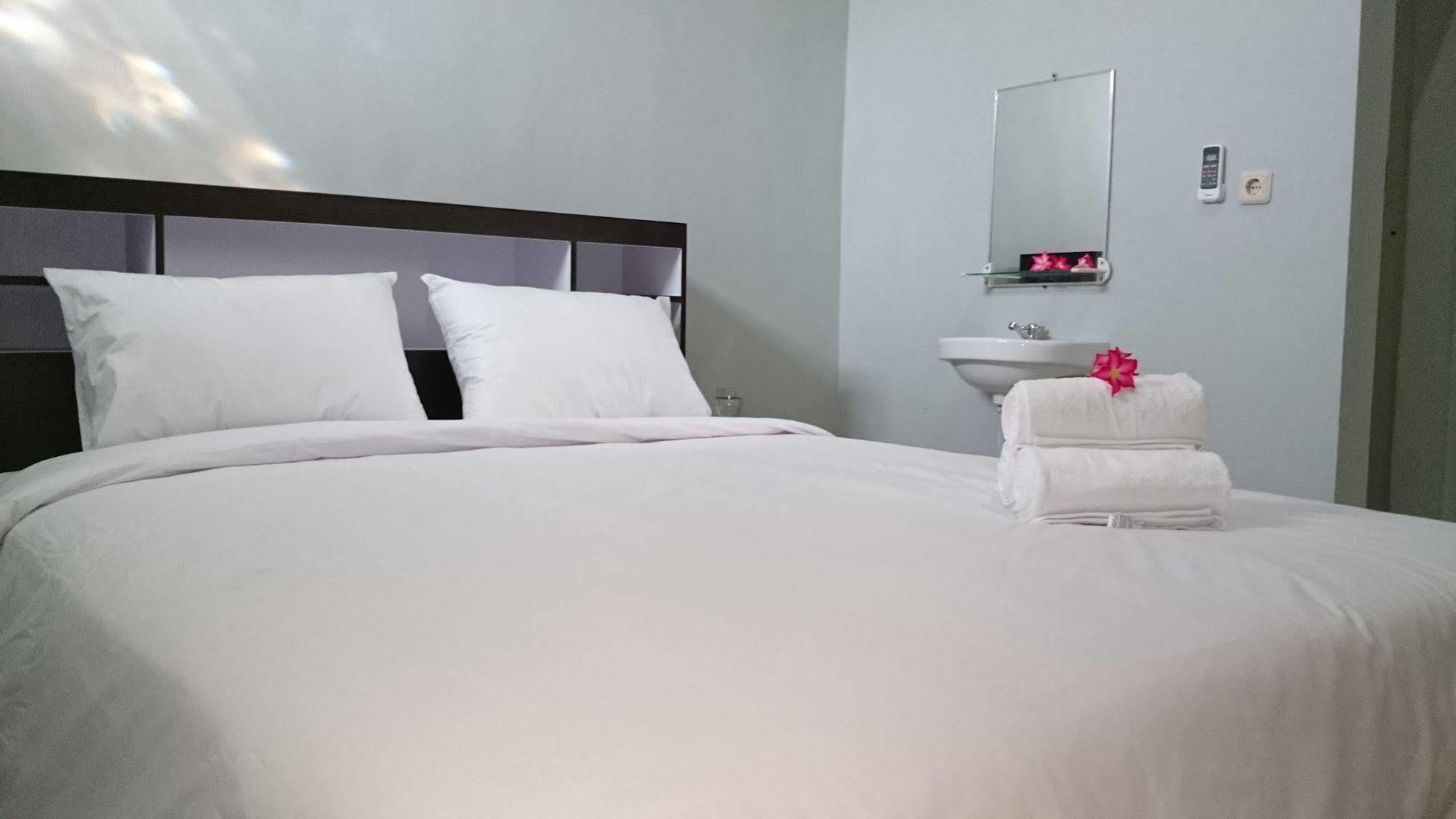 เรดดอร์ซ พลัส แอต โฮเทล สตาร์ 88 Hotel Tugu ภายนอก รูปภาพ